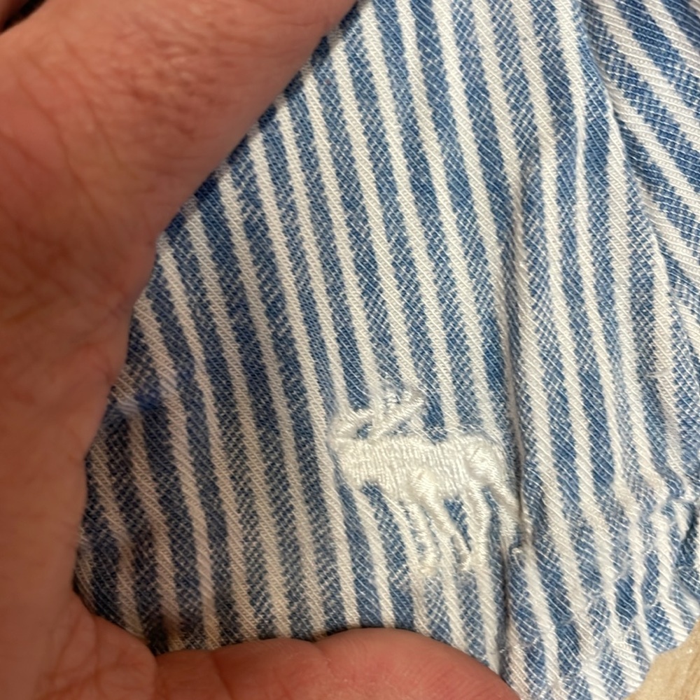 Abercrombie Kids Smocked Stretch Waist Striped Blue White Lightweight Shorts - Picture 3 of 7
